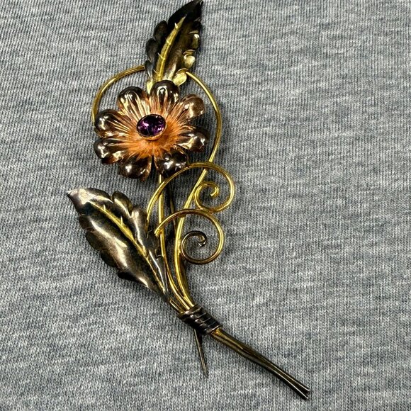 Vintage Gold-Tone Flower Brooch Purple Rhinestone Center & Detailed Leaf Design - Picture 2 of 16